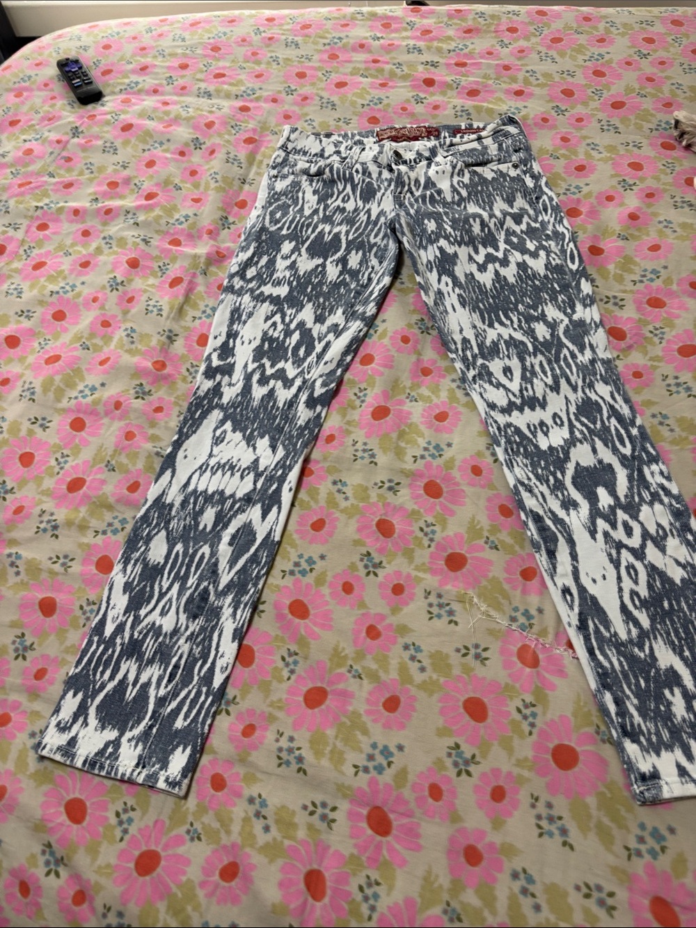 Lucky Brand Skinny Jeans in White and Navy Ikat Print